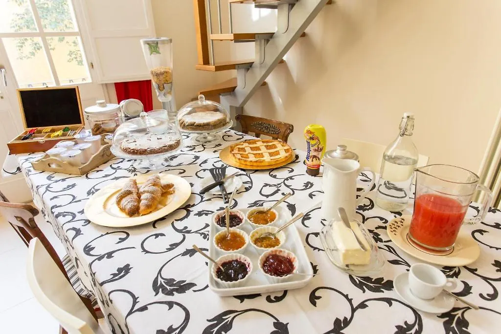 Casa Ilaria Bed & Breakfast Bologna 3*,  Italy